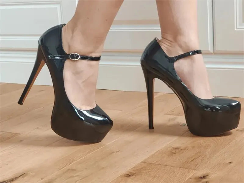 Mary Jane Vibes – Plattform-Pumps mit Stiletto & Riemchenschnalle
