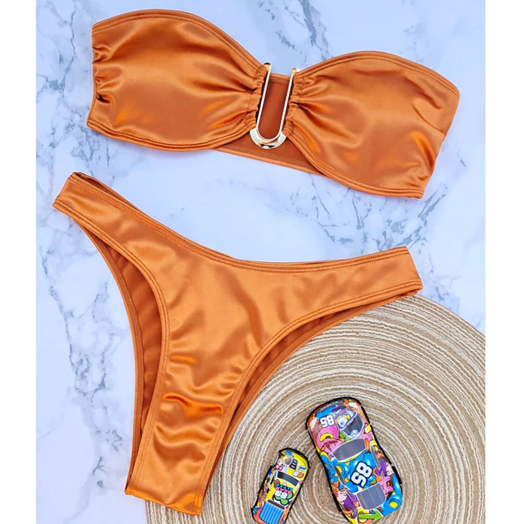 Bandeau Bikini 2025 – zeitlos, sexy & in 13 stylischen Farben