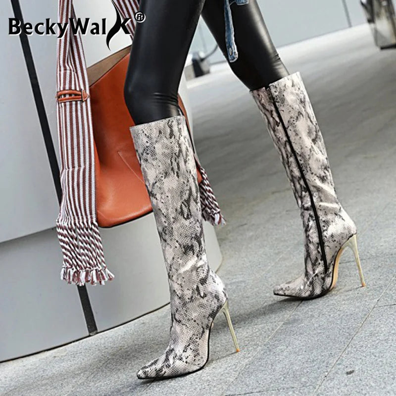 Kniehohe High Heels Stiefel in Schlangenleder- & Leoparden-Optik – Wild. Elegant. Unverkennbar.