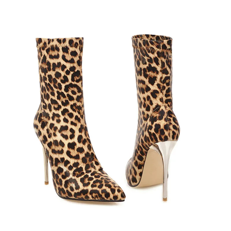 Stiletto-Statement – Sexy Sock Boots mit Leoparden-Print & Metallic-Looks