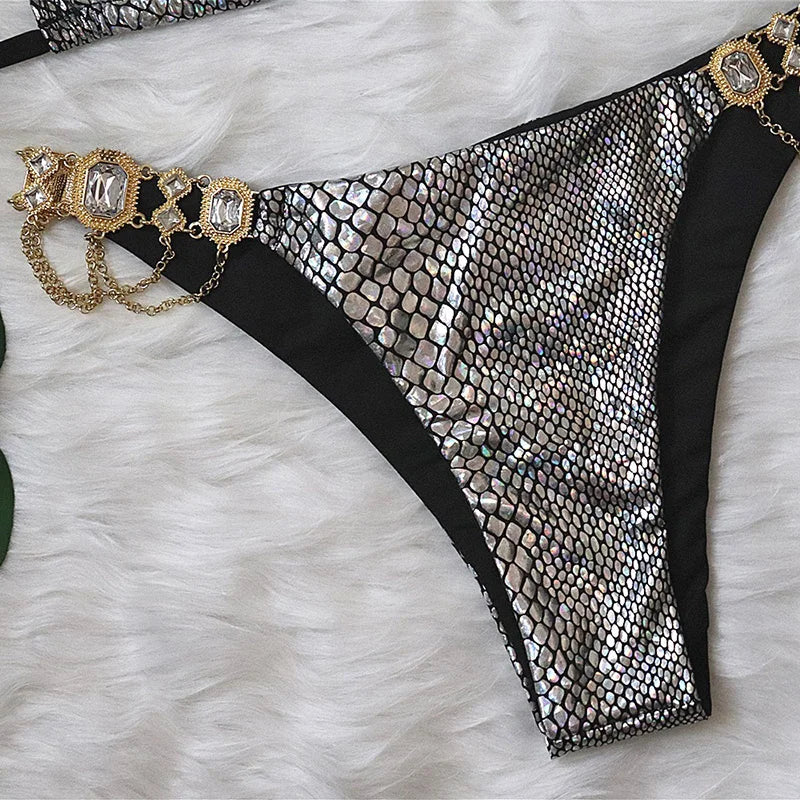 Strass & Ketten Bikini – sexy, glamourös & absolut im Trend