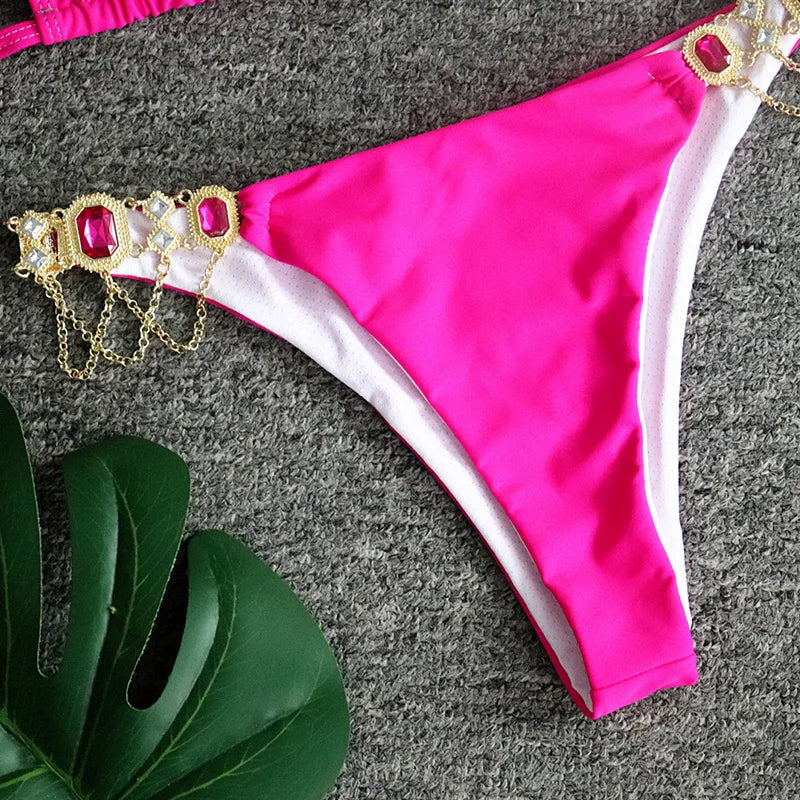 Strass & Ketten Bikini – sexy, glamourös & absolut im Trend