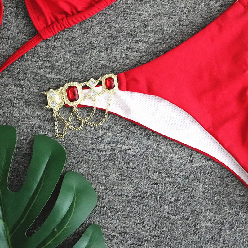 Strass & Ketten Bikini – sexy, glamourös & absolut im Trend