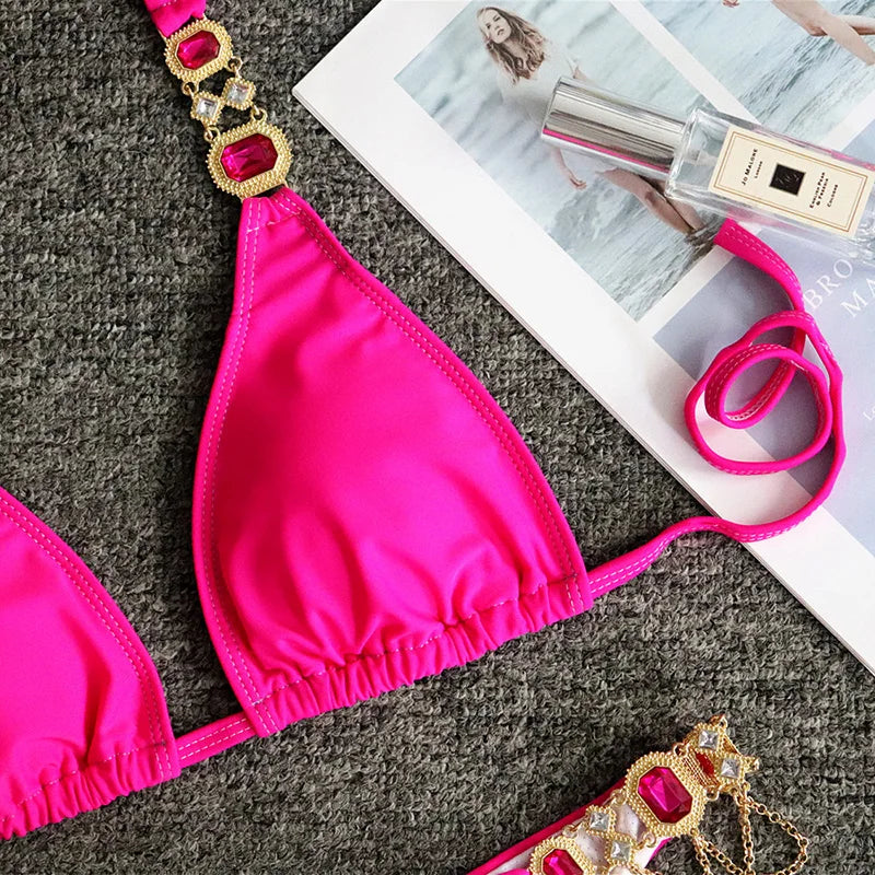 Strass & Ketten Bikini – sexy, glamourös & absolut im Trend