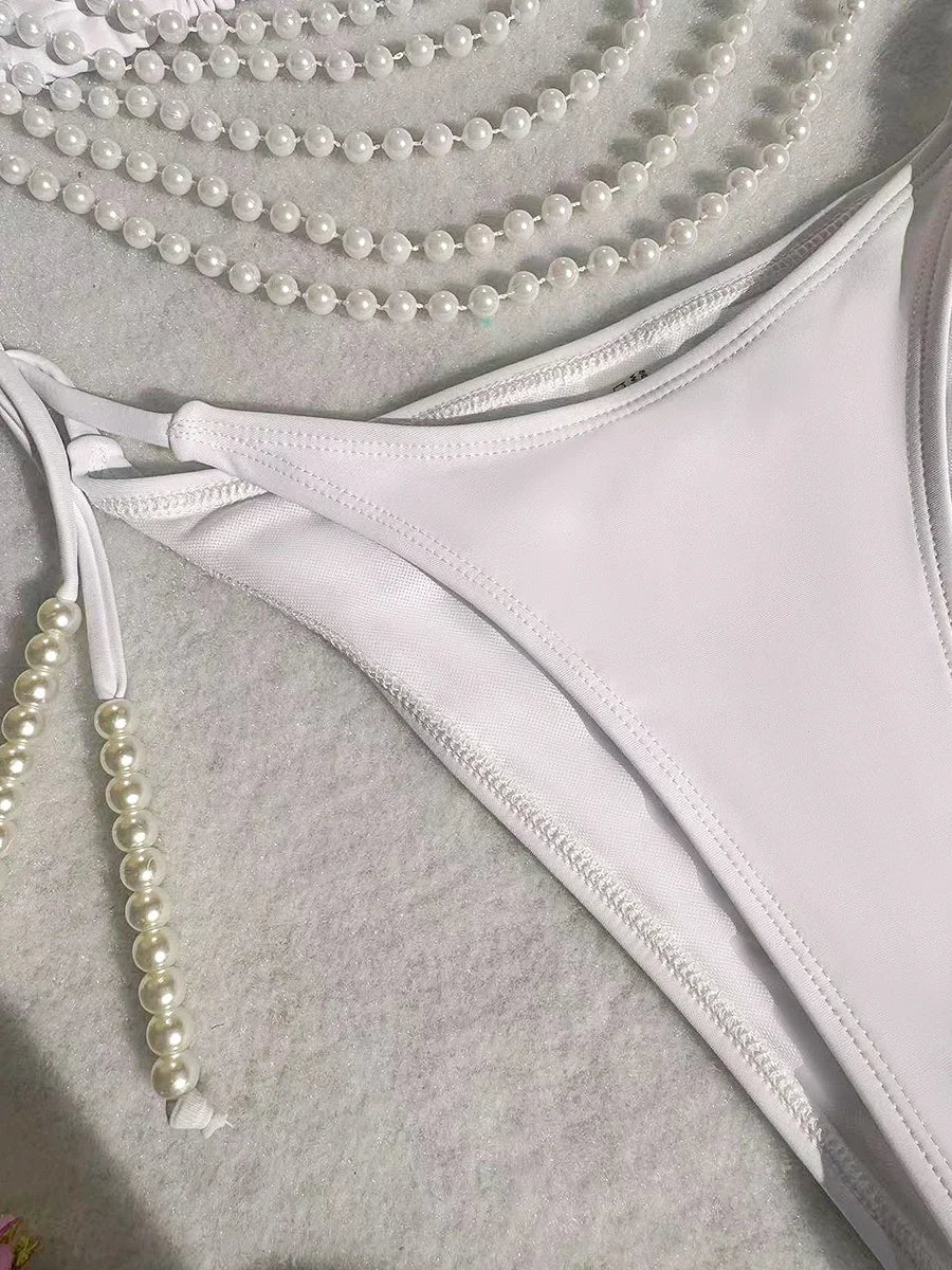3-teiliges Bikini-Set mit Perlenketten – Luxus am Strand