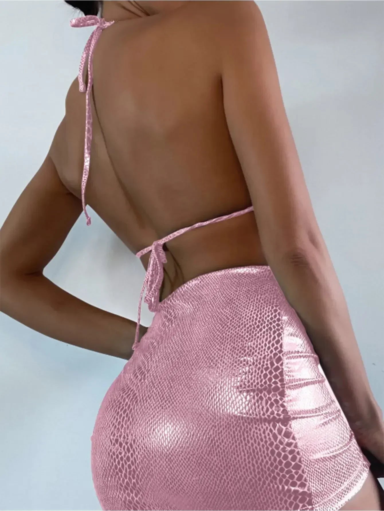 Sexy Bikini mit Cover-Up – glänzender Zweiteiler für stilvolle Beach-Days