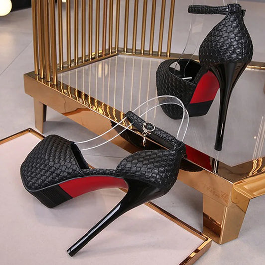 Peep-Toe Elegance â Luxus trifft auf Statement-Style đ„