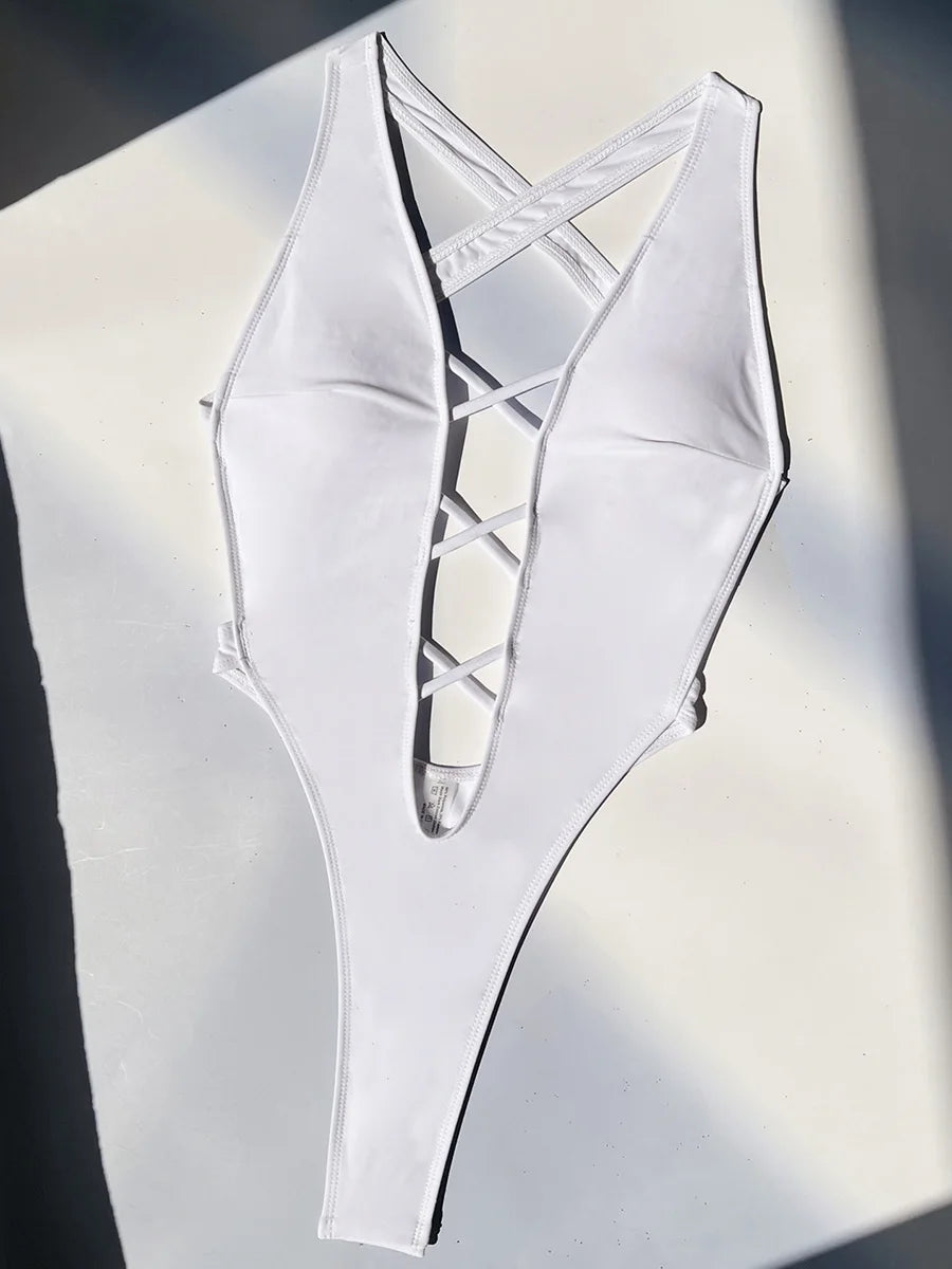Monokini mit tiefem V-Ausschnitt – rückenfrei & verführerisch elegant