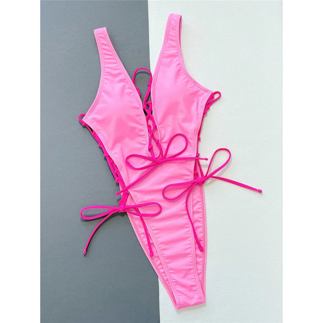 Wrap-Style Monokini – tief ausgeschnitten, sexy & perfekt für elegante Strandmomente