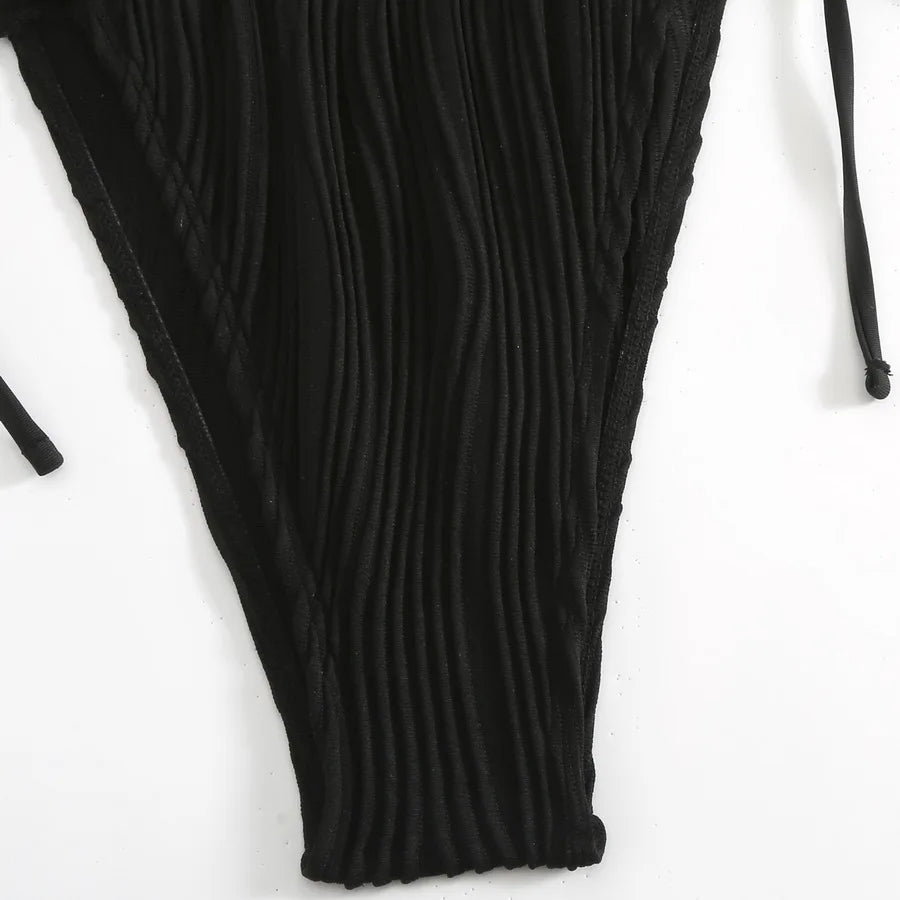 Rückenfreier Cut-Out-Badeanzug mit Bandage-Style – für heiße Strandtage