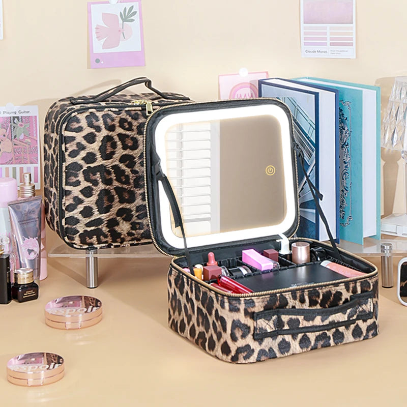 Make-up Tasche mit Spiegel & LED – dein Beauty-Moment im stylischen Leopard-Look!