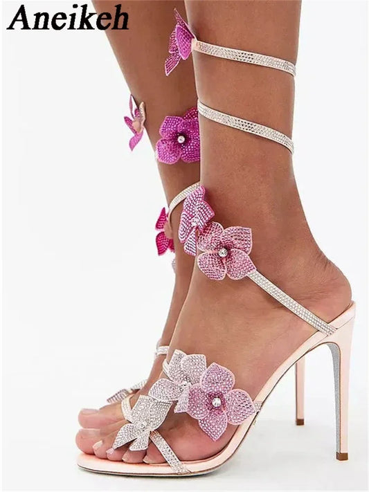 Crystal Flower Heels – Funkelnde Eleganz mit verspieltem Twist