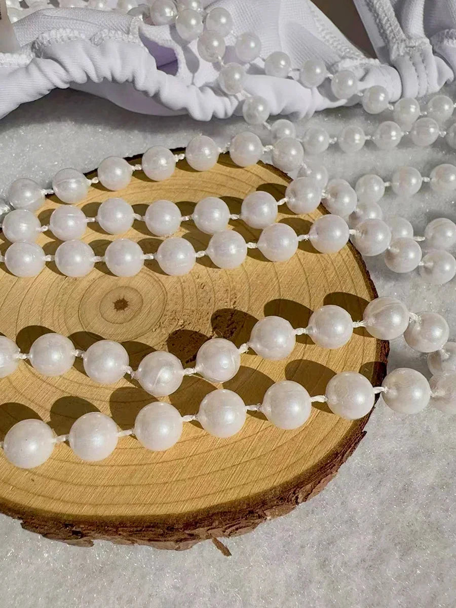 3-teiliges Bikini-Set mit Perlenketten – Luxus am Strand