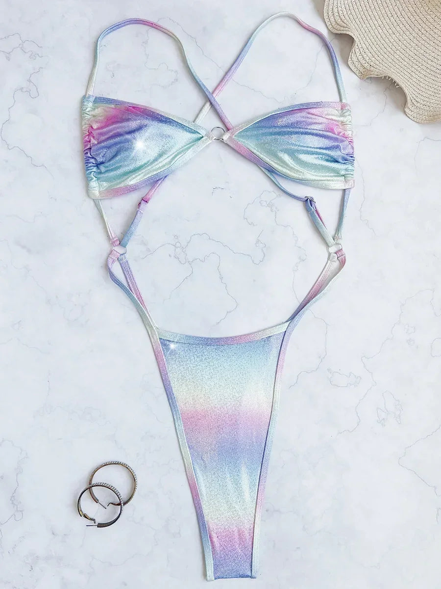 Glänzender Gradient-Monokini mit High Cut – für selbstbewusste Auftritte