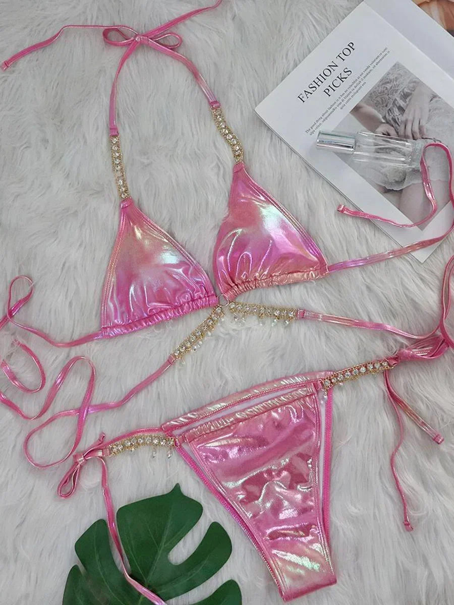 Bikini im Wet-Look mit Diamantdetails – auffällig, edgy & verführerisch