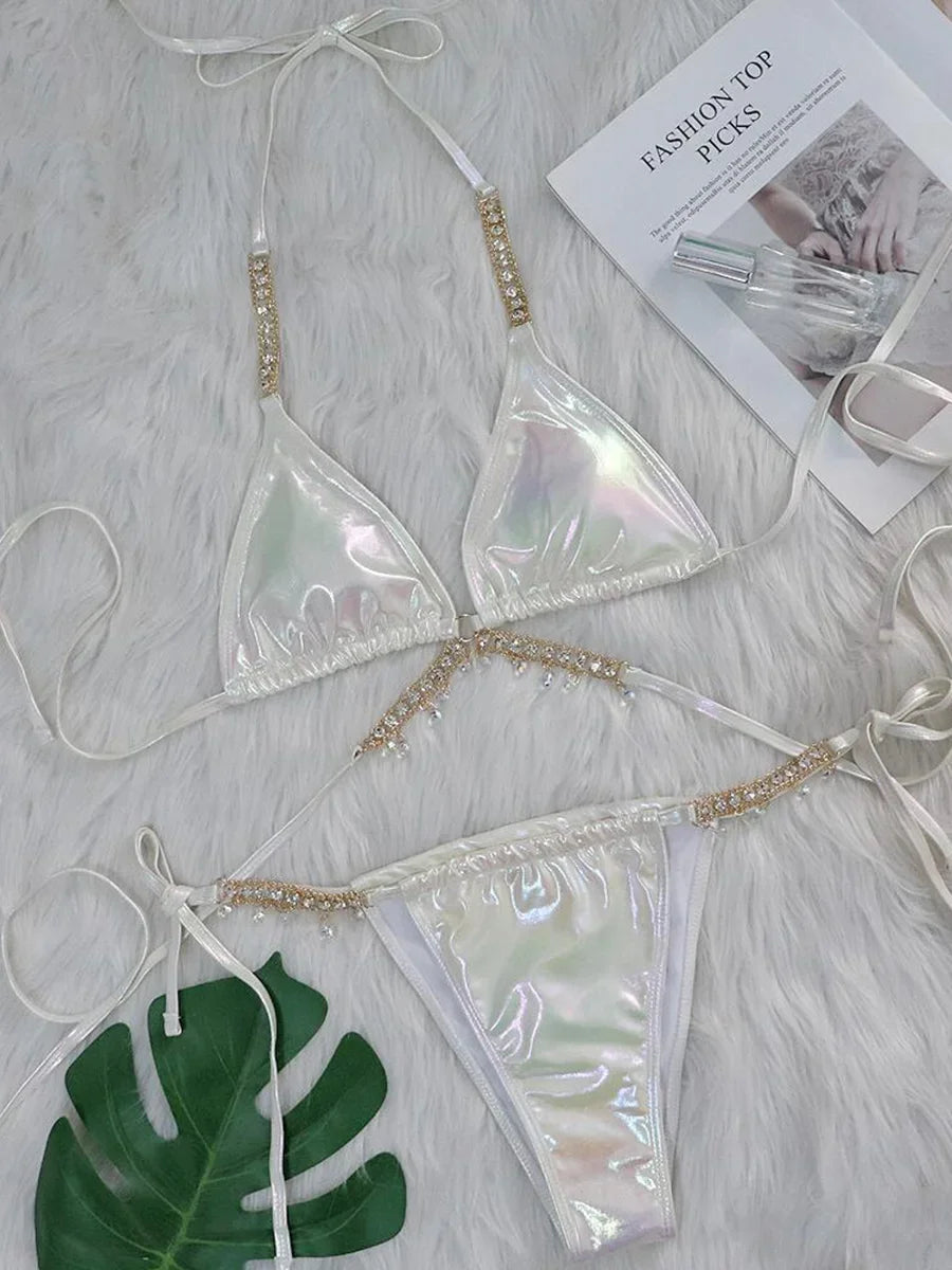 Bikini im Wet-Look mit Diamantdetails – auffällig, edgy & verführerisch