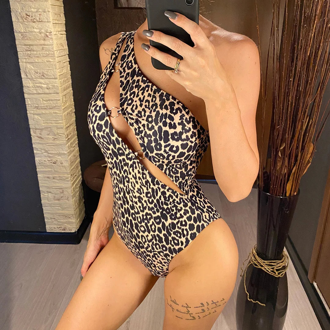 Leopard One-Shoulder Badeanzug – wild, elegant & perfekt im Trend