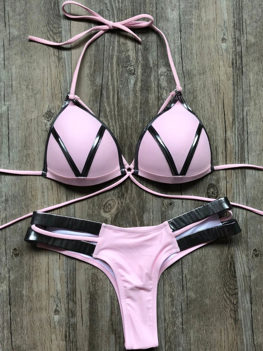 Gold-Print Bikini – edel, sexy & perfekt für sonnige Auftritte