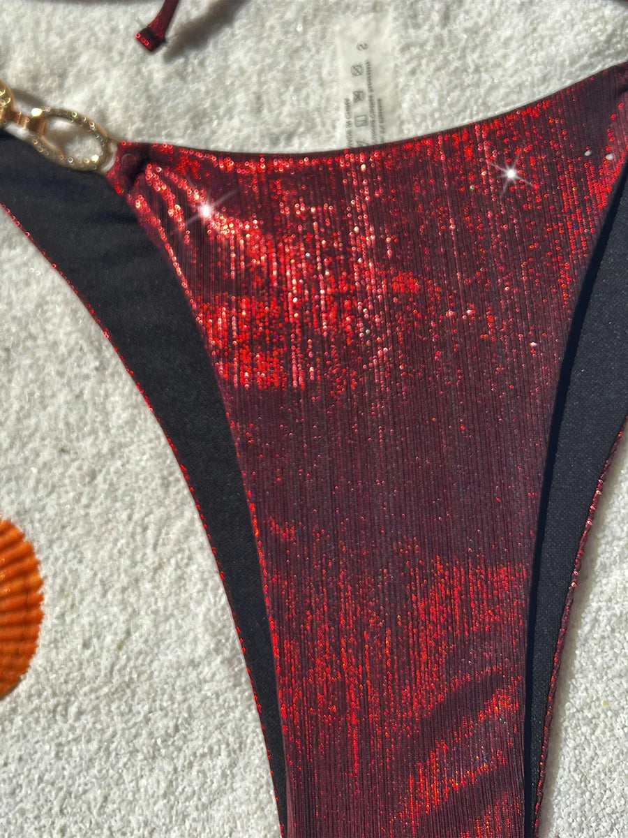 Glitzer-Bikini mit Metallketten – edel, sexy & ready für deinen Summer-Glow