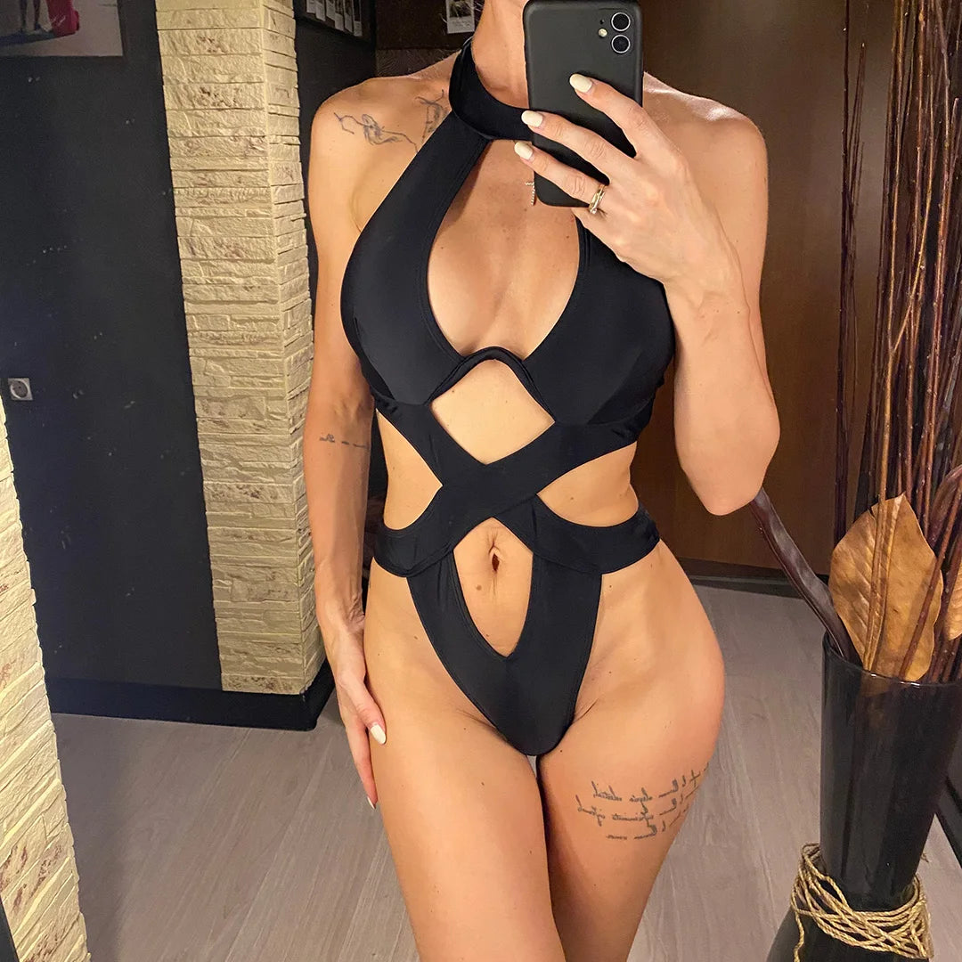 Cut-Out Monokini mit V-Bar – sexy, gestützt & modern geschnitten