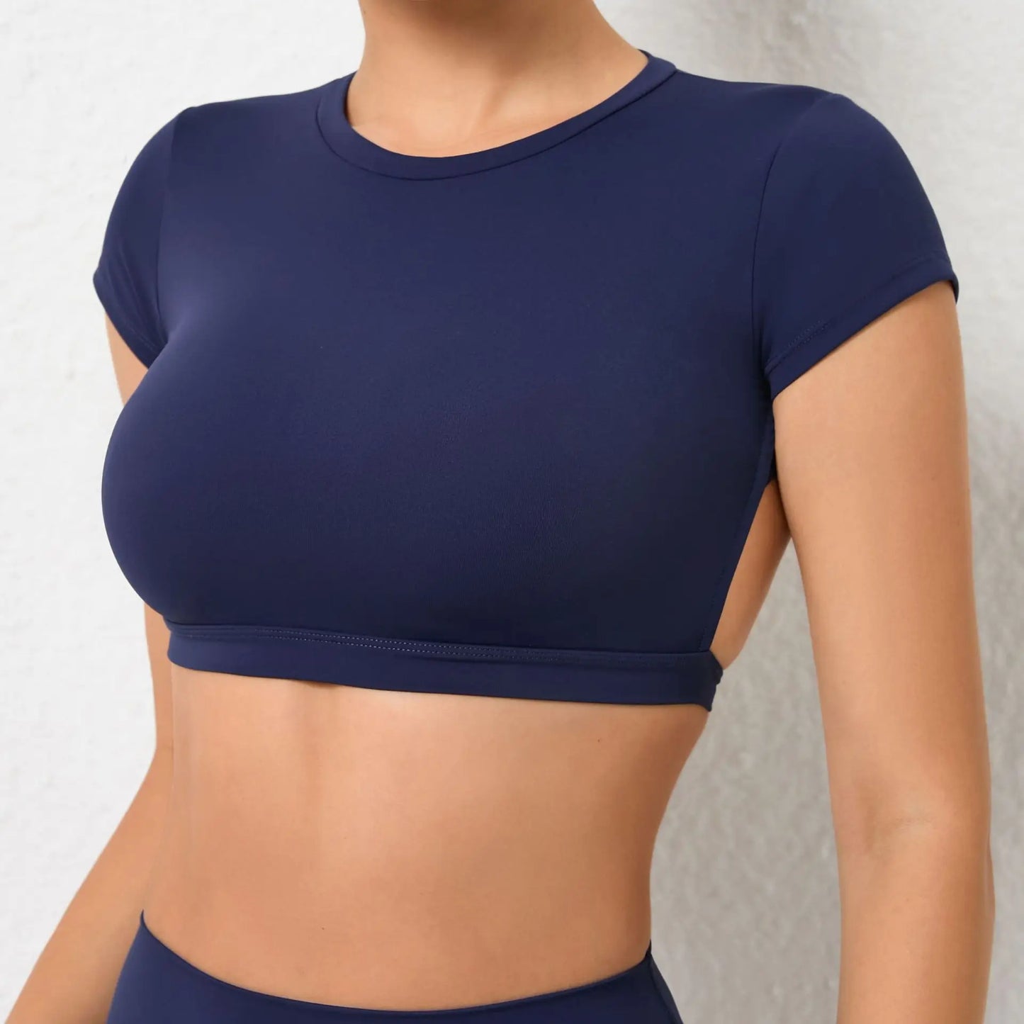Sportliches Gym Crop-Top – Atmungsaktiv & Rückenfrei für dein Workout