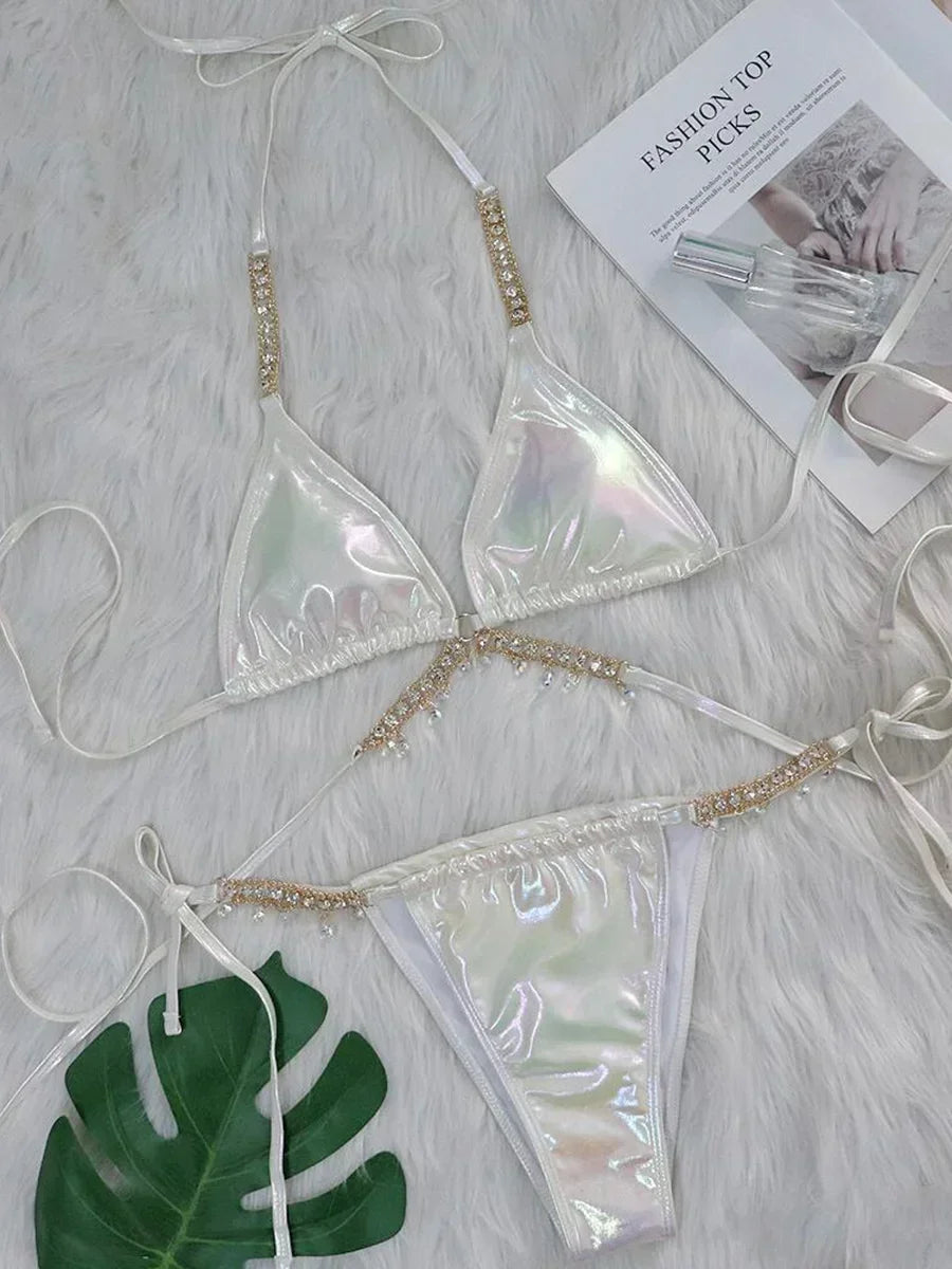 Bikini im Wet-Look mit Diamantdetails – auffällig, edgy & verführerisch