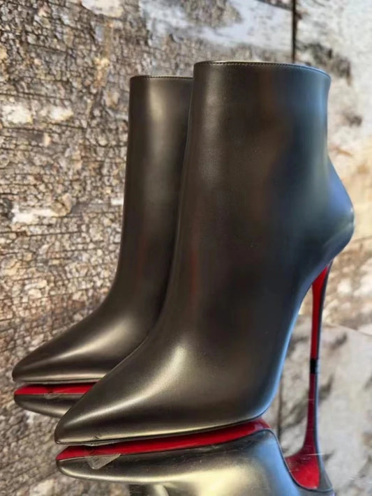 Elegante Short Boots mit roter Sohle & Pointed-Toe-Design