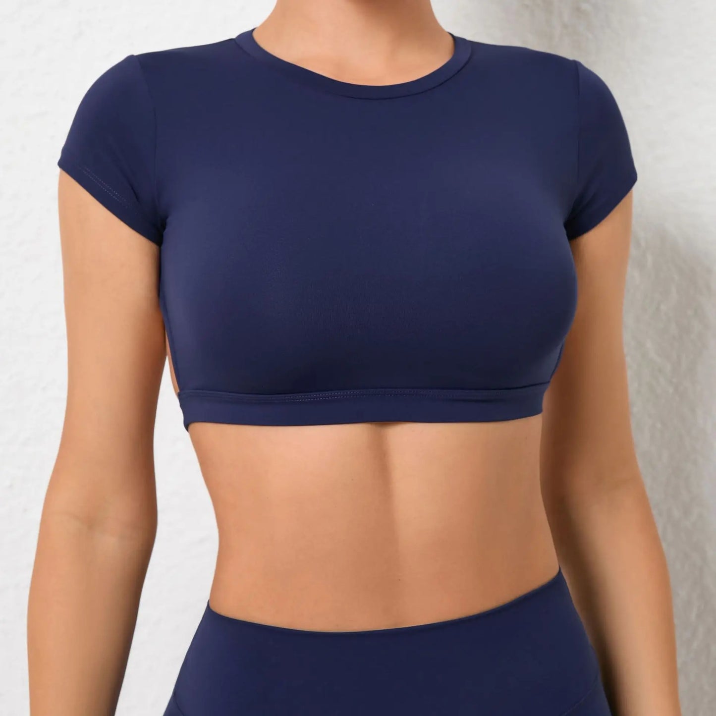 Sportliches Gym Crop-Top – Atmungsaktiv & Rückenfrei für dein Workout