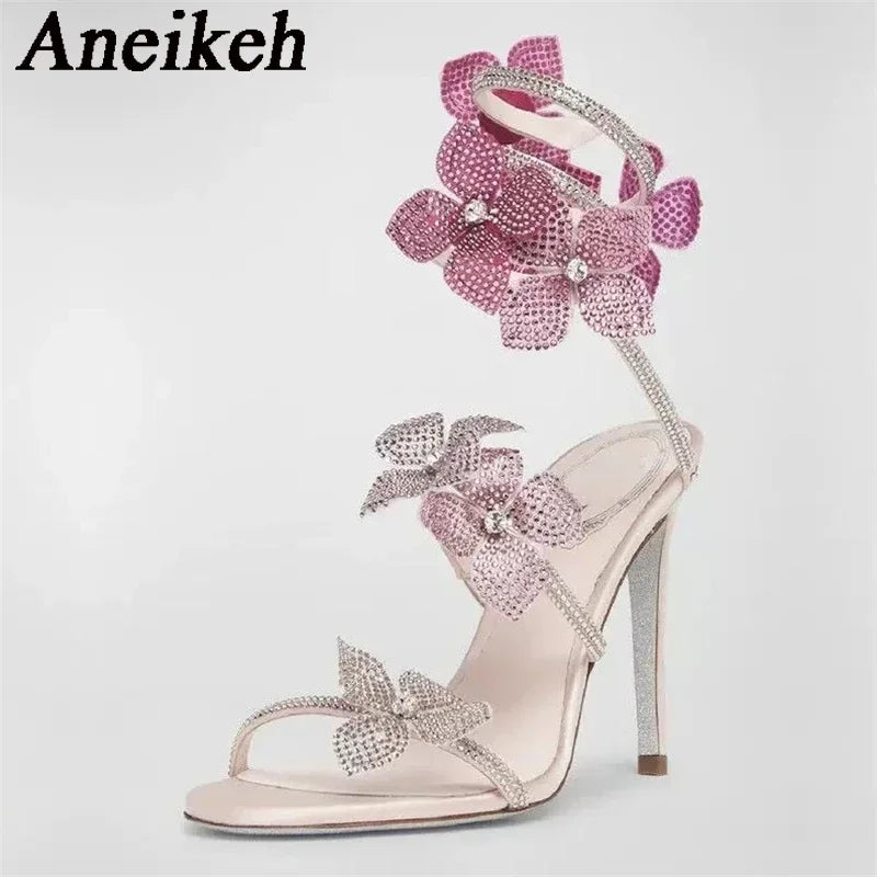 Crystal Flower Heels – Funkelnde Eleganz mit verspieltem Twist