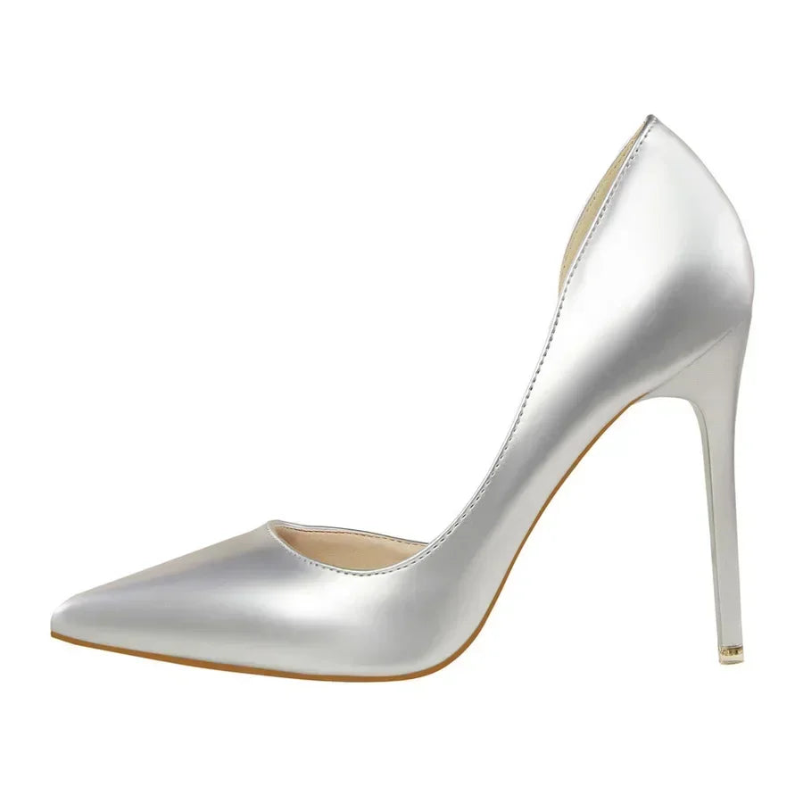 Elegante Lackleder-Pumps mit Cut-Out-Design 👠