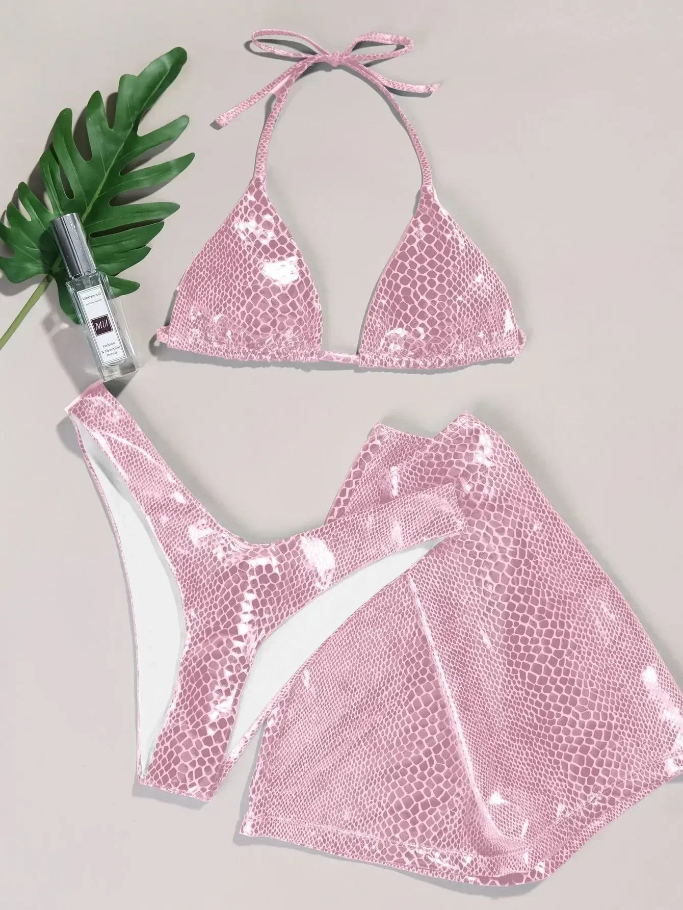 Sexy Bikini mit Cover-Up – glänzender Zweiteiler für stilvolle Beach-Days