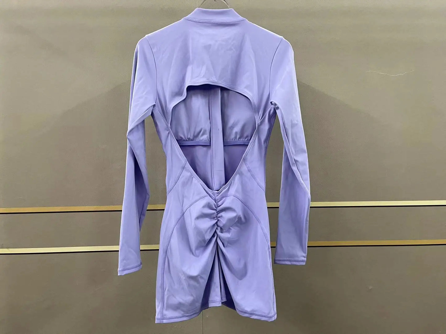 V-Rücken Scrunch Sport-Jumpsuit – Perfekte Kombination aus Style & Performance