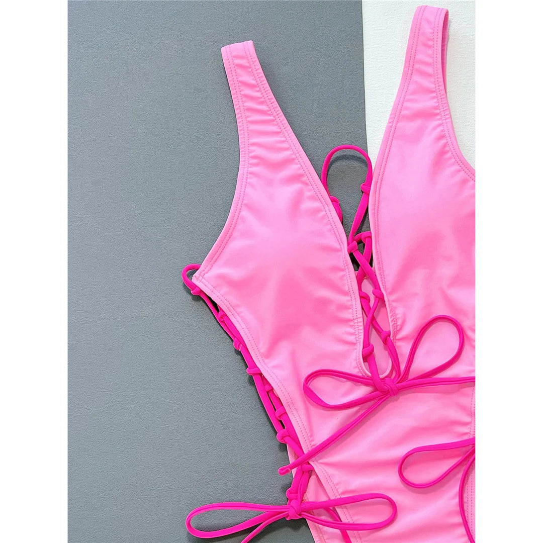 Wrap-Style Monokini – tief ausgeschnitten, sexy & perfekt für elegante Strandmomente