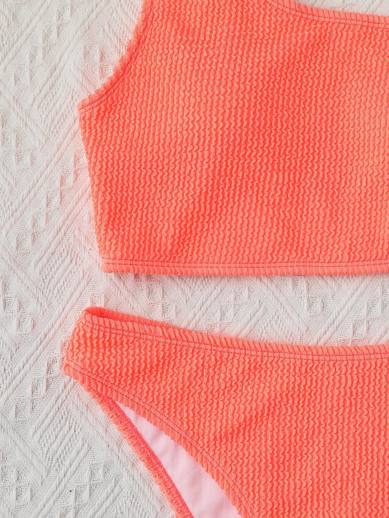 One-Shoulder Bikini in strukturierter Optik – minimalistisch, aber extrem wirkungsvoll