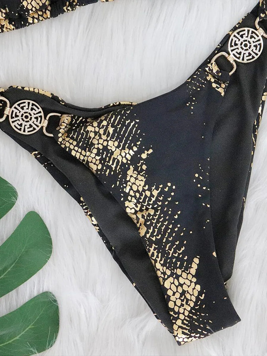Snake Print Bikini – wild, glänzend & mit sexy High-Cut