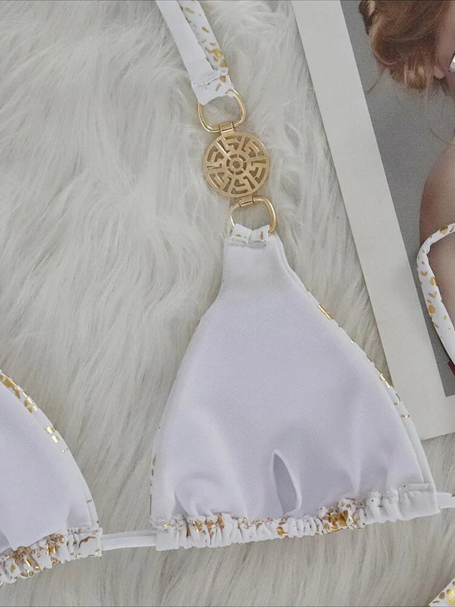 Snake Print Bikini – wild, glänzend & mit sexy High-Cut