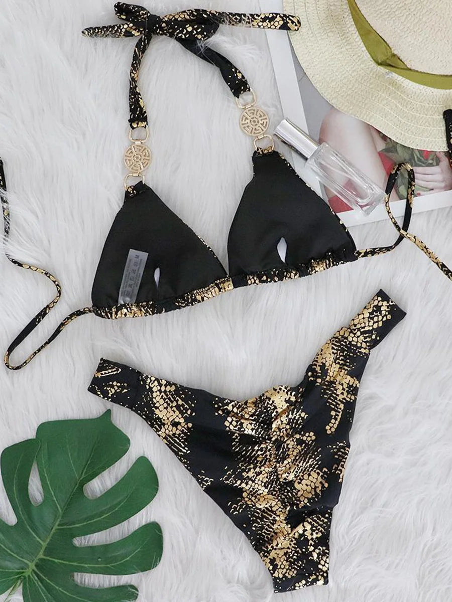 Snake Print Bikini – wild, glänzend & mit sexy High-Cut