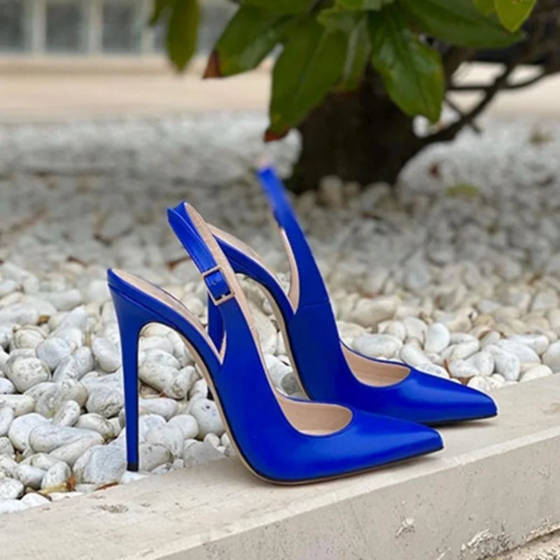 Slingback Elegance – Matte Power für starke Auftritte