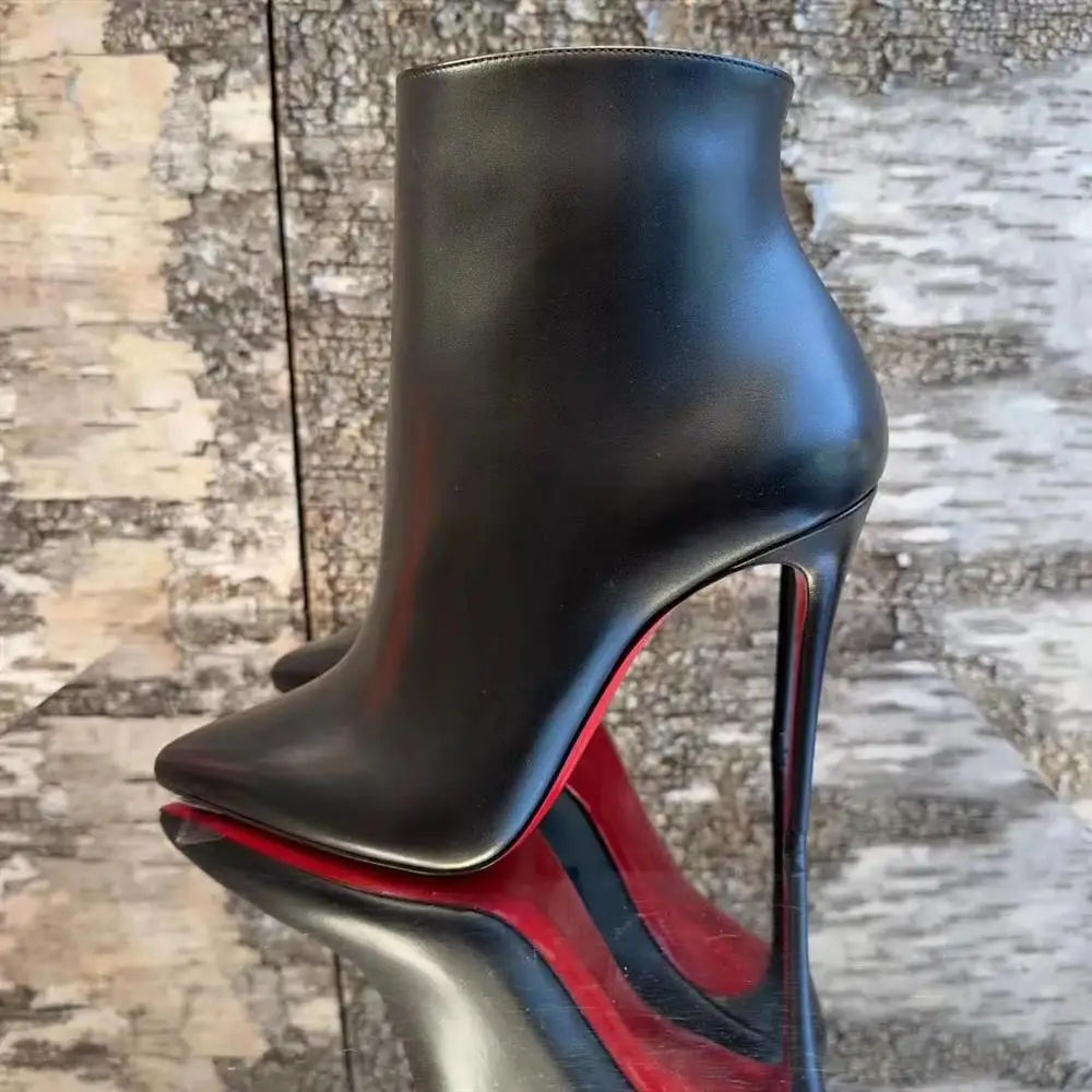 Elegante Short Boots mit roter Sohle & Pointed-Toe-Design