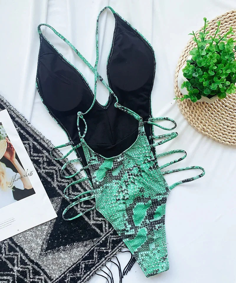 Schlangenprint Monokini – sexy, rückenfrei & mit wildem Charakter