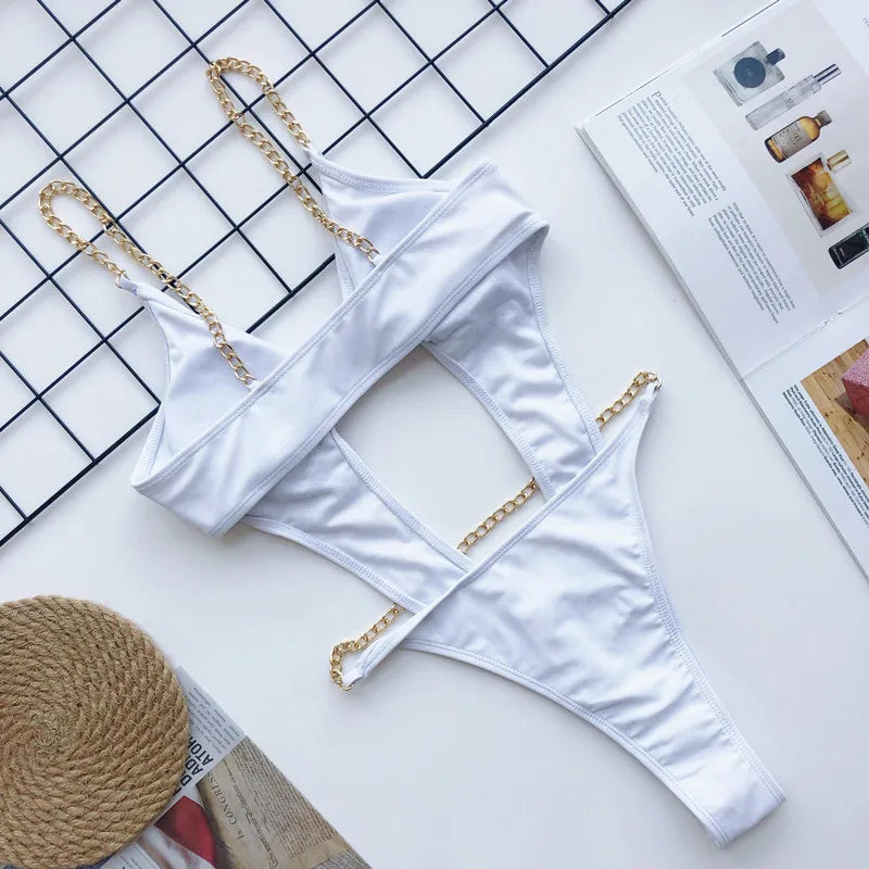 Verführerischer Cut-Out Trikini – der Hingucker am Strand!