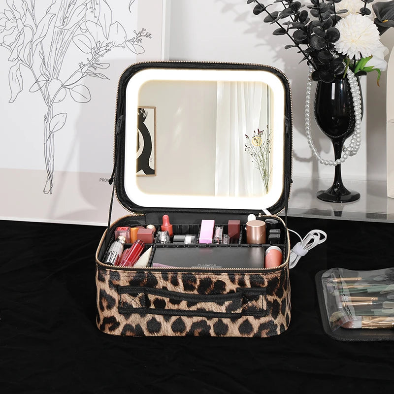Make-up Tasche mit Spiegel & LED – dein Beauty-Moment im stylischen Leopard-Look!