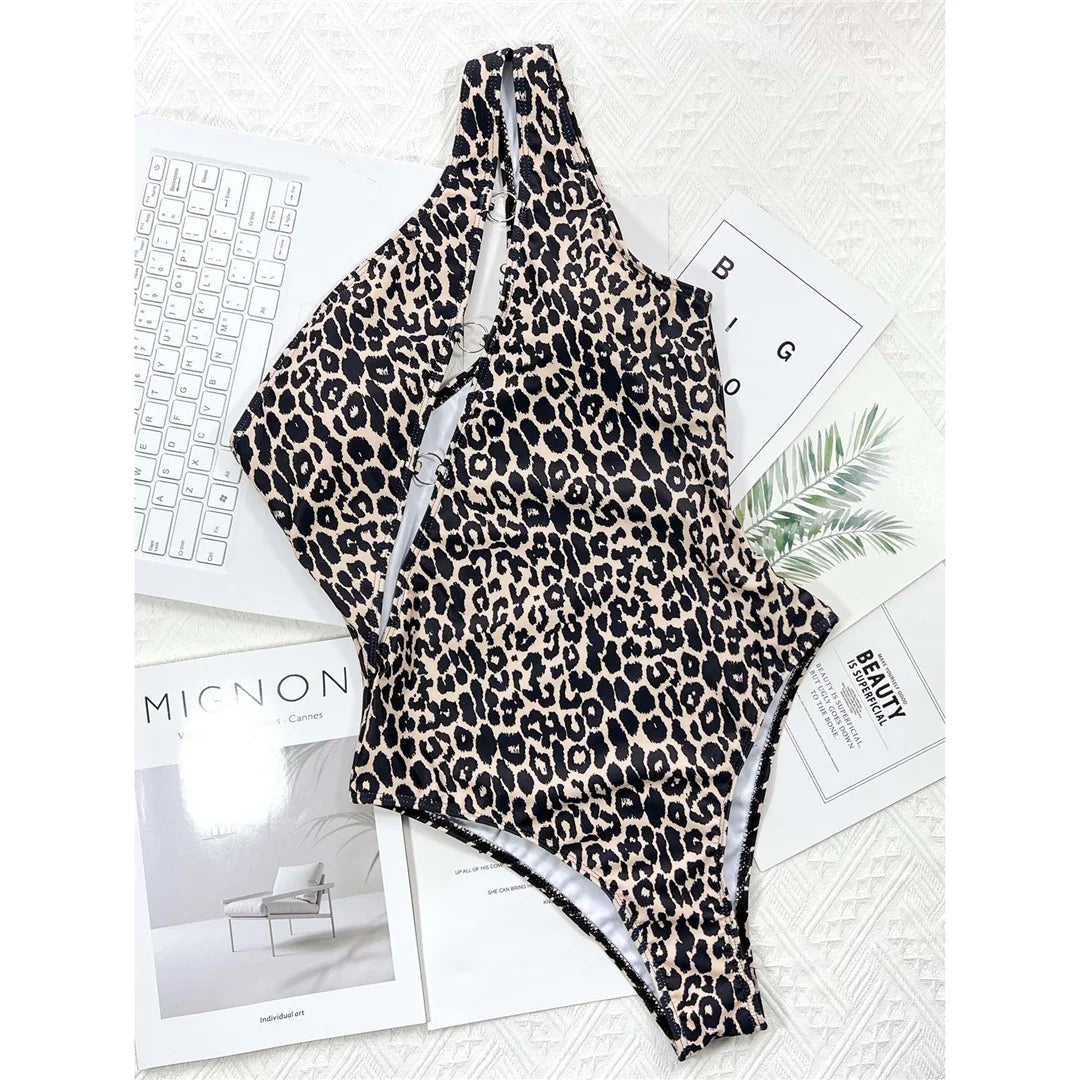 Leopard One-Shoulder Badeanzug – wild, elegant & perfekt im Trend