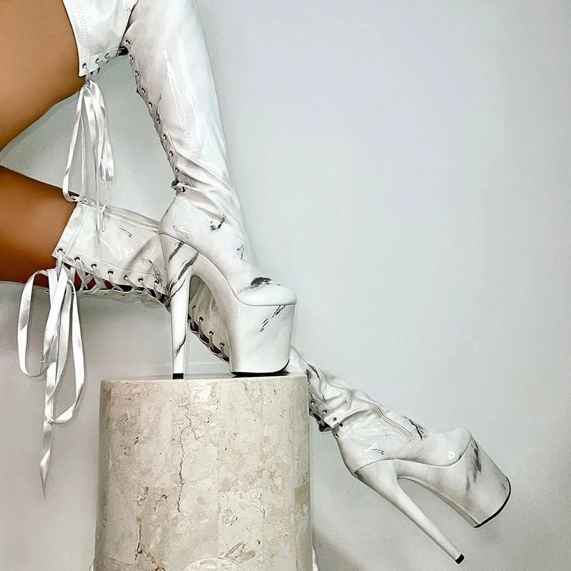 Lace-Up Overknees – Höhe, Haltung & pure Sinnlichkeit