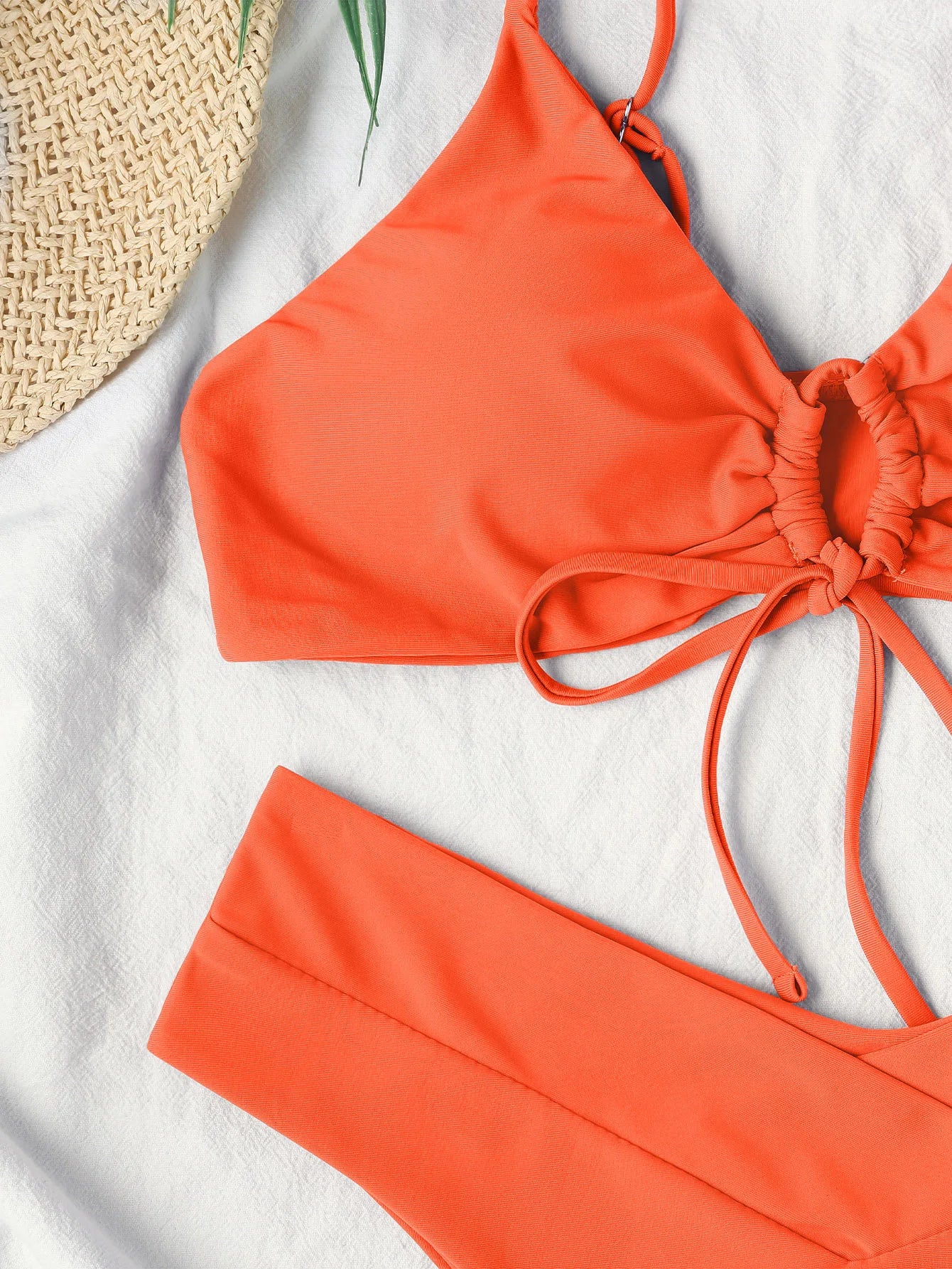 Schnür-Bikini – schlicht, elastisch & verführerisch feminin