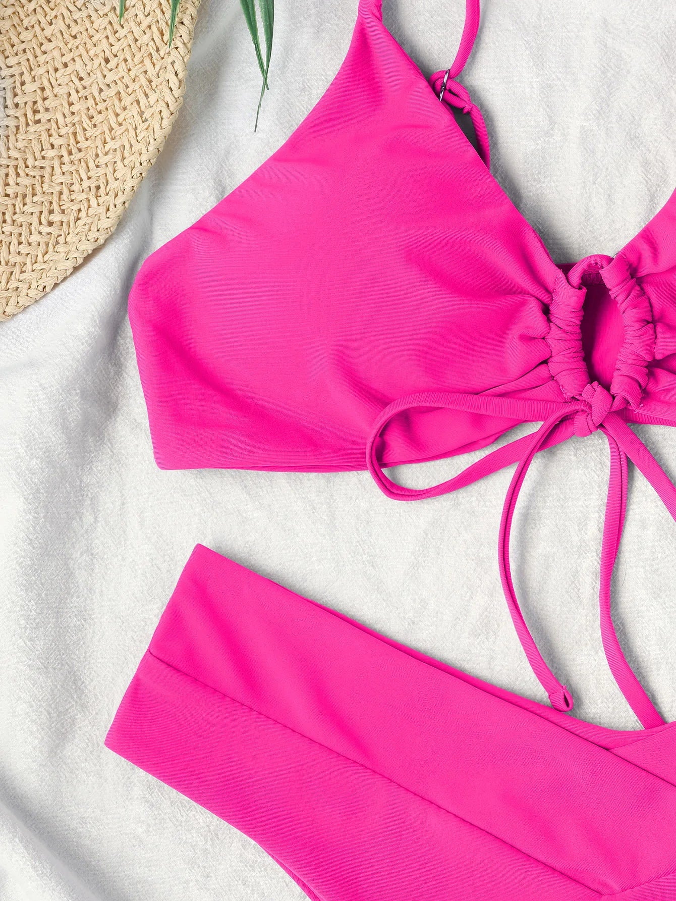 Schnür-Bikini – schlicht, elastisch & verführerisch feminin