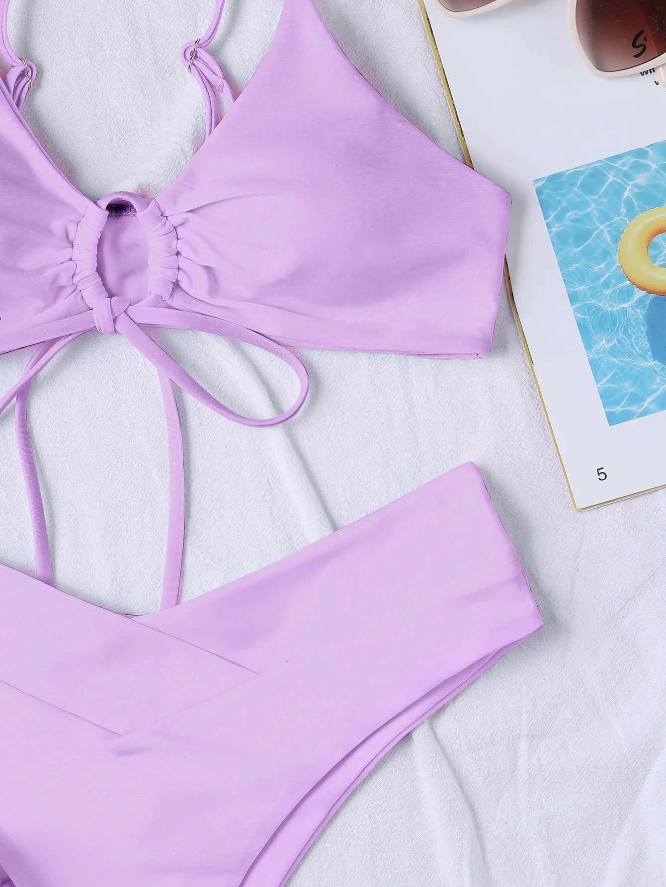 Schnür-Bikini – schlicht, elastisch & verführerisch feminin