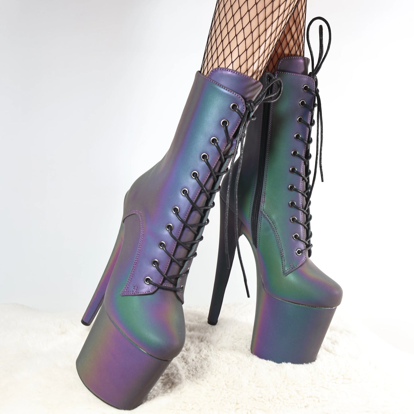 Luminous Holo Booties – Glanz bei Tag, Glow bei Nacht