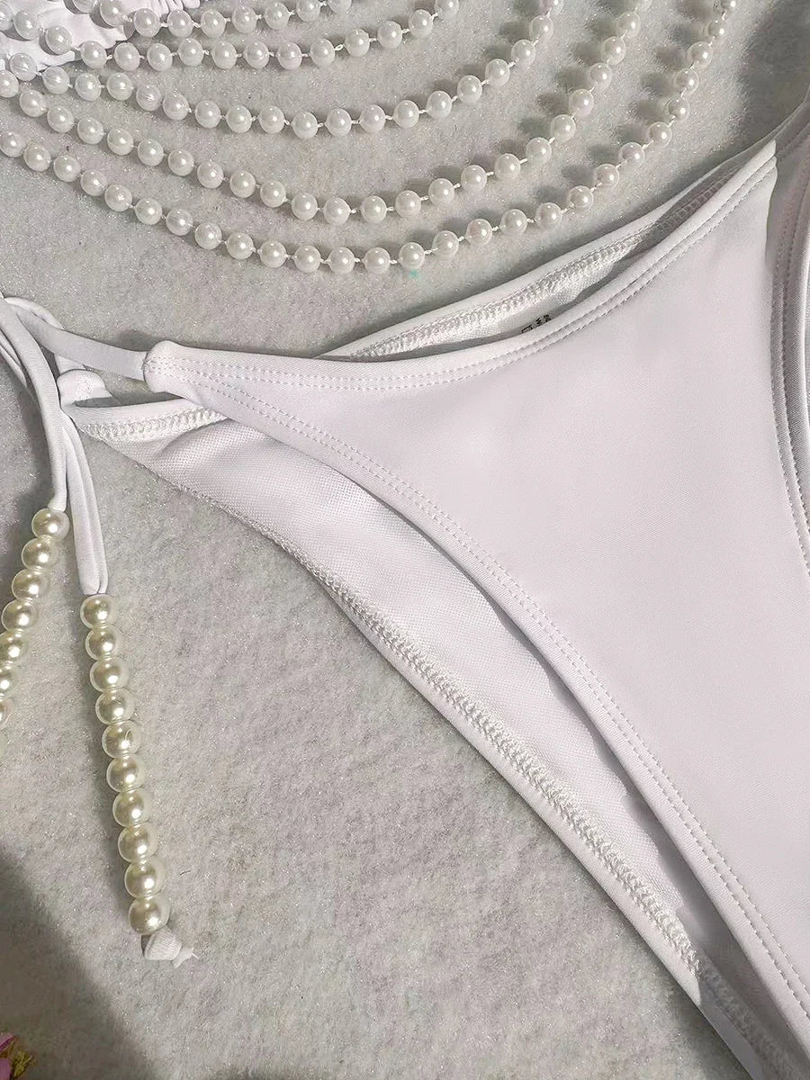 3-teiliges Bikini-Set mit Perlenketten – Luxus am Strand