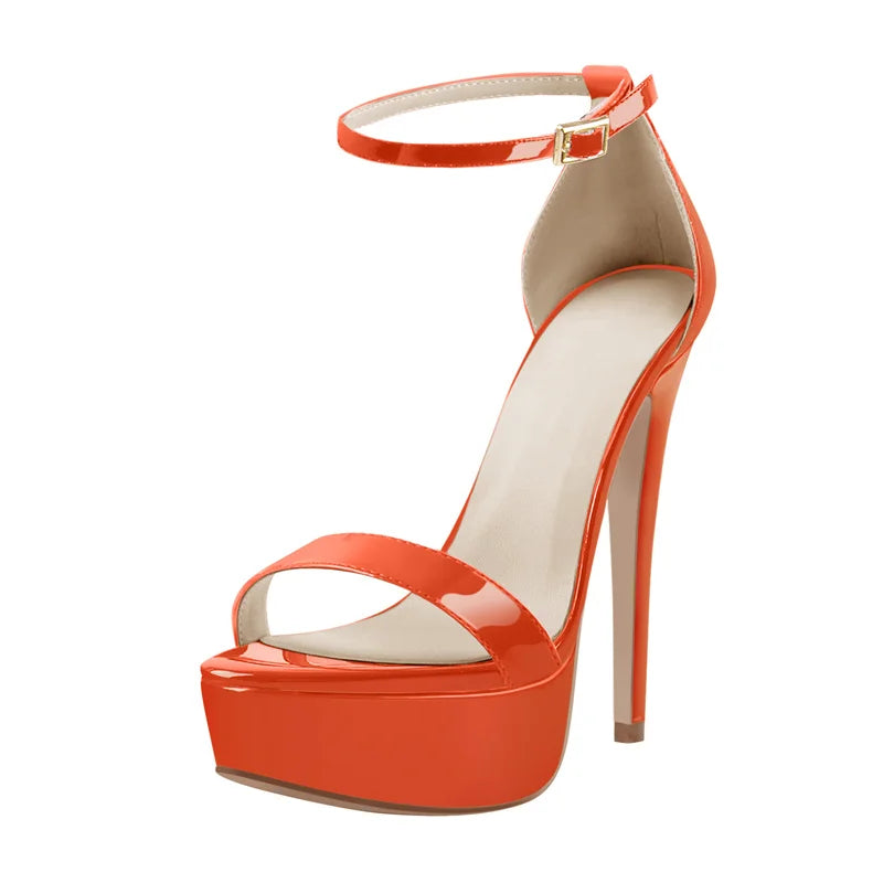 Hot & glossy – diese Sandalen lassen dich strahlen ✨